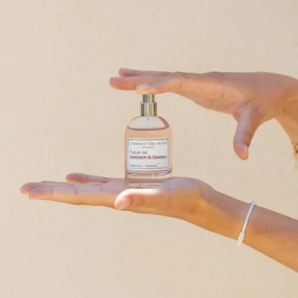 Parfum aux Huiles Essentielles Fleur de Cerisier et Santal – Image 3